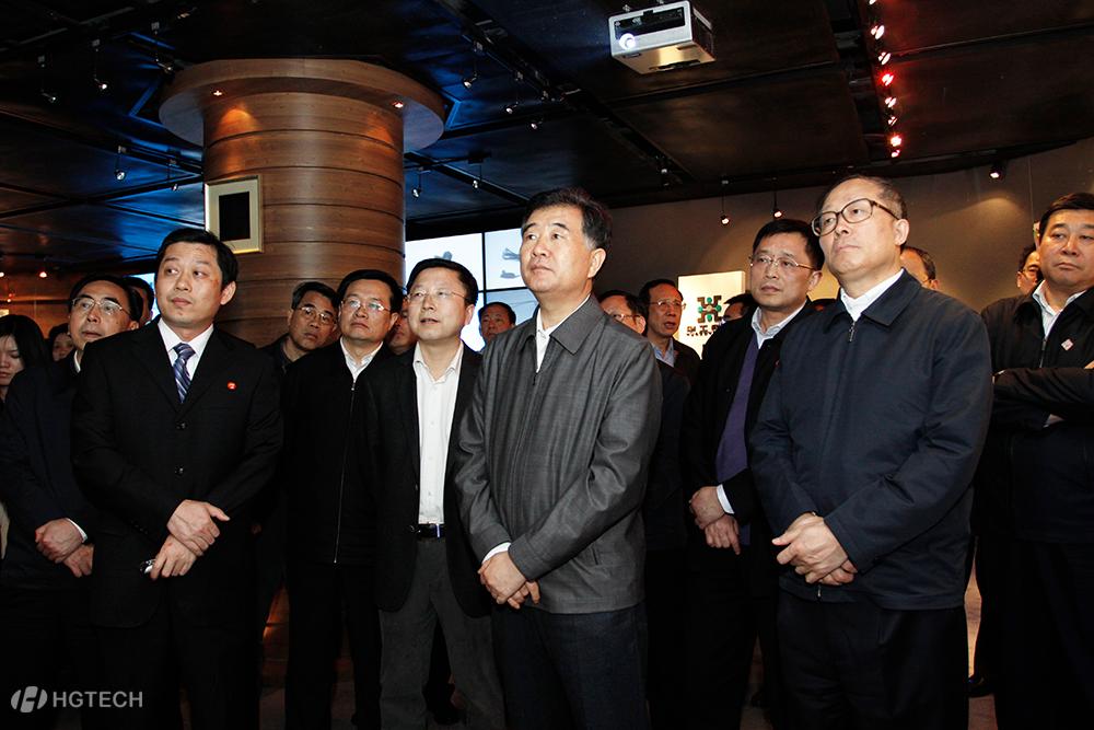 11、2012年4月9日 现任全国政协主席汪洋率团考察星空体育科技.jpg